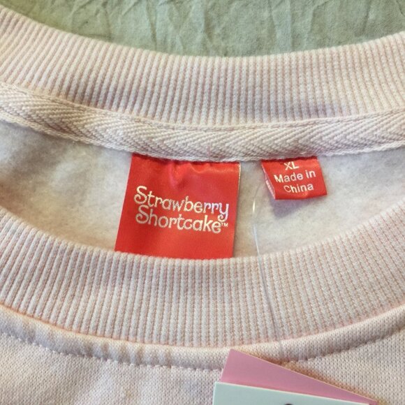 Strawberry Shortcake Sweatshirt Pullover  NWT XL - Picture 8 of 8